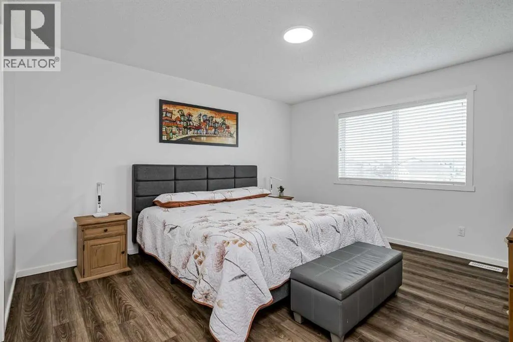 225 Kingsmere Cove SE