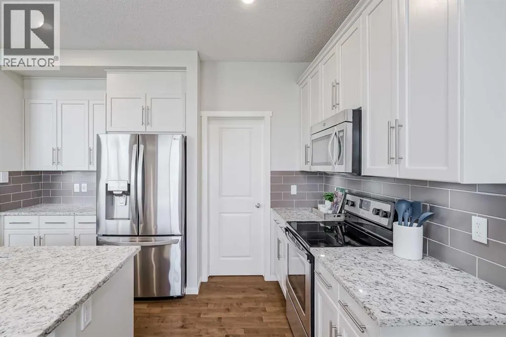225 Kingsmere Cove SE