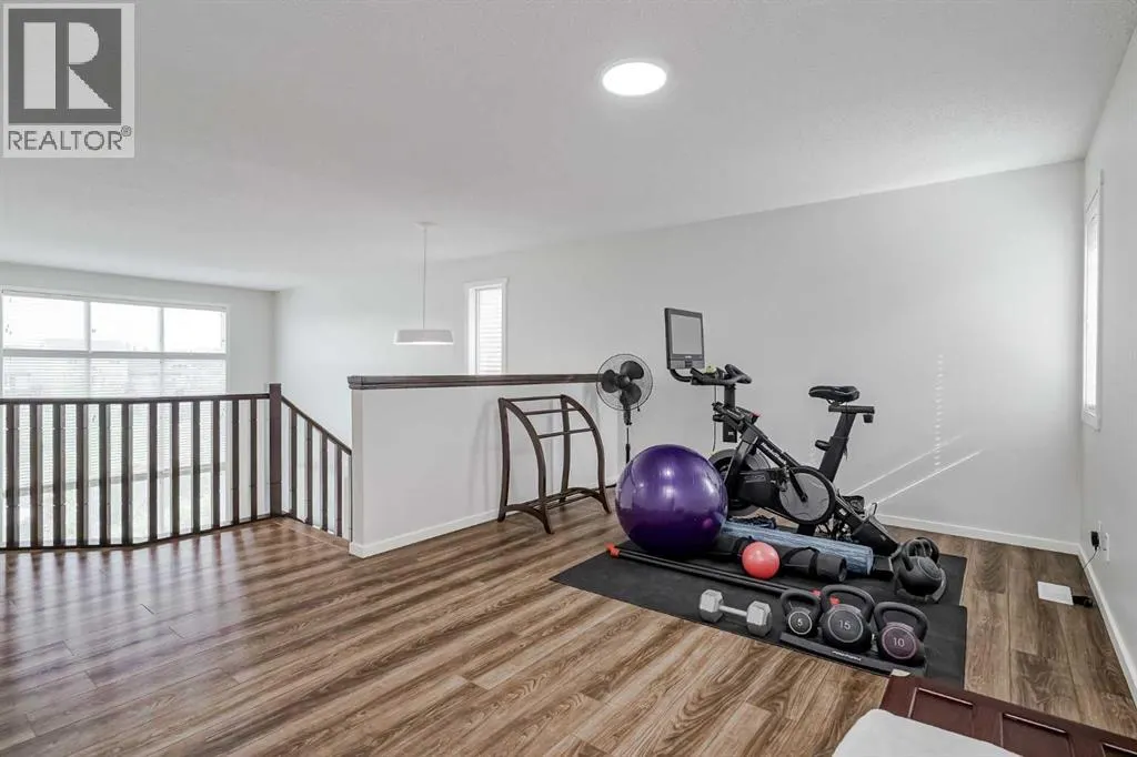 225 Kingsmere Cove SE