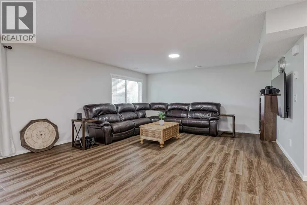 225 Kingsmere Cove SE