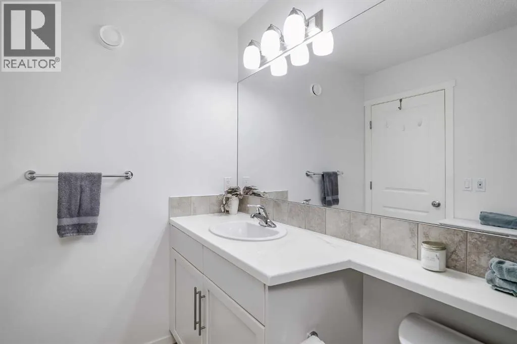 225 Kingsmere Cove SE
