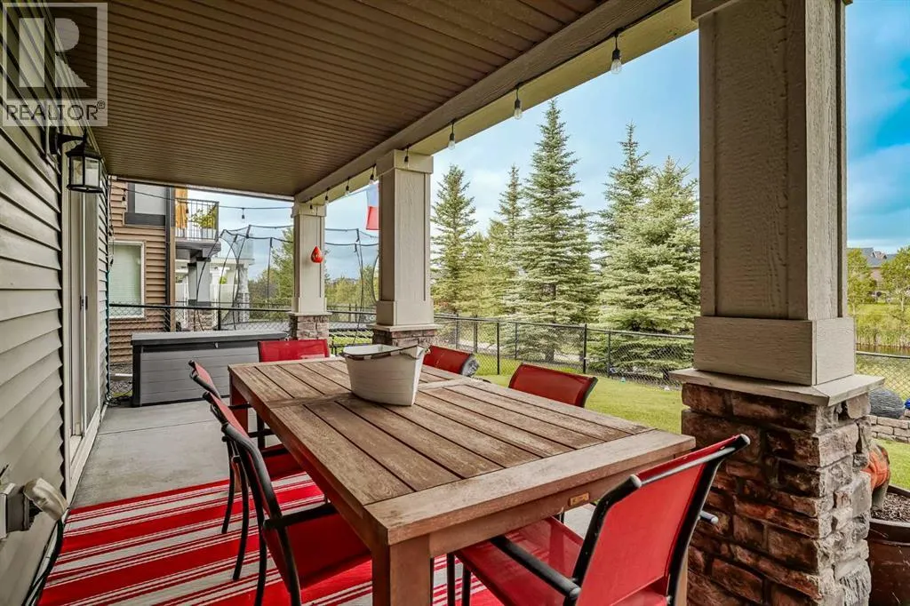 225 Kingsmere Cove SE