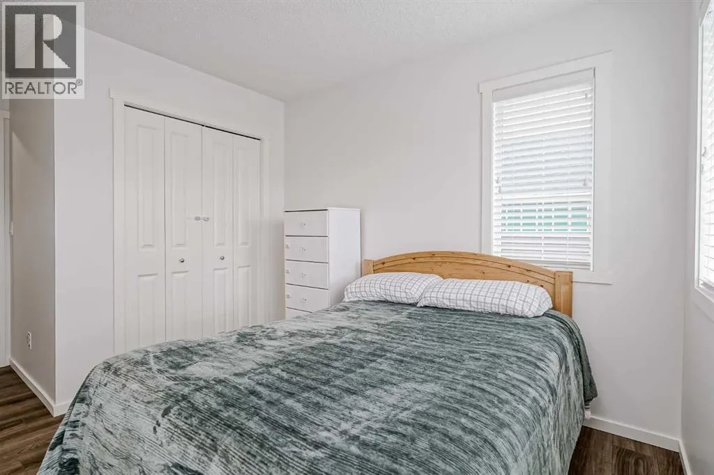 225 Kingsmere Cove SE