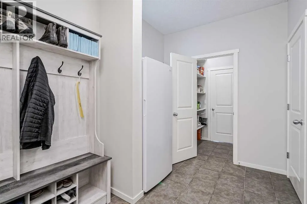 225 Kingsmere Cove SE