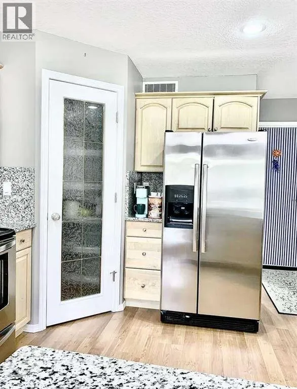 B, 410 Canyon Boulevard W