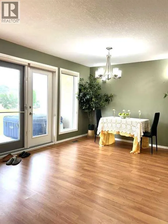B, 410 Canyon Boulevard W