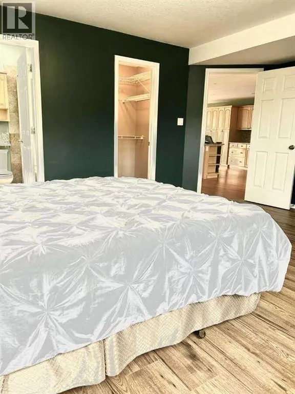 B, 410 Canyon Boulevard W