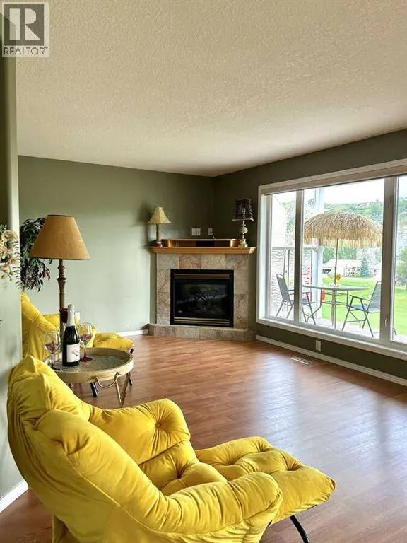 B, 410 Canyon Boulevard W