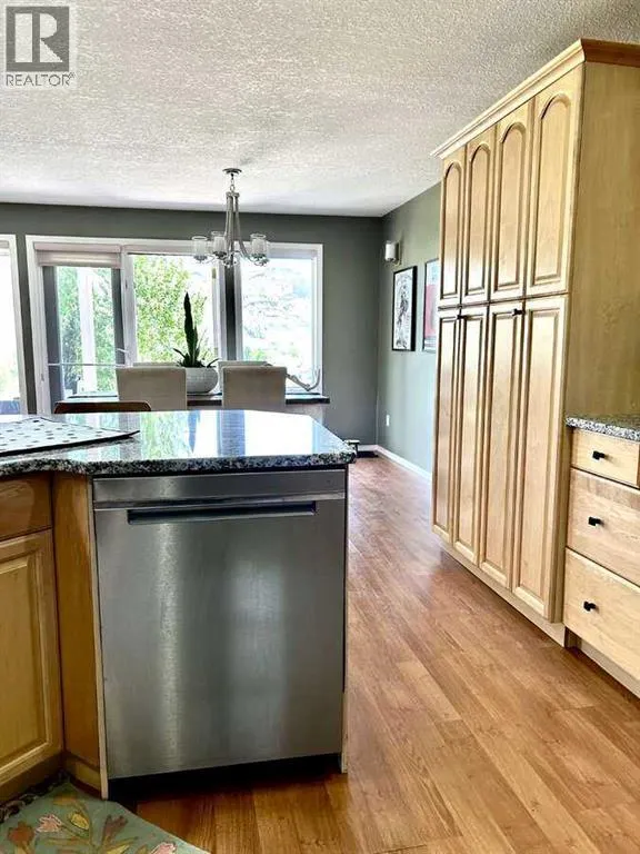 B, 410 Canyon Boulevard W