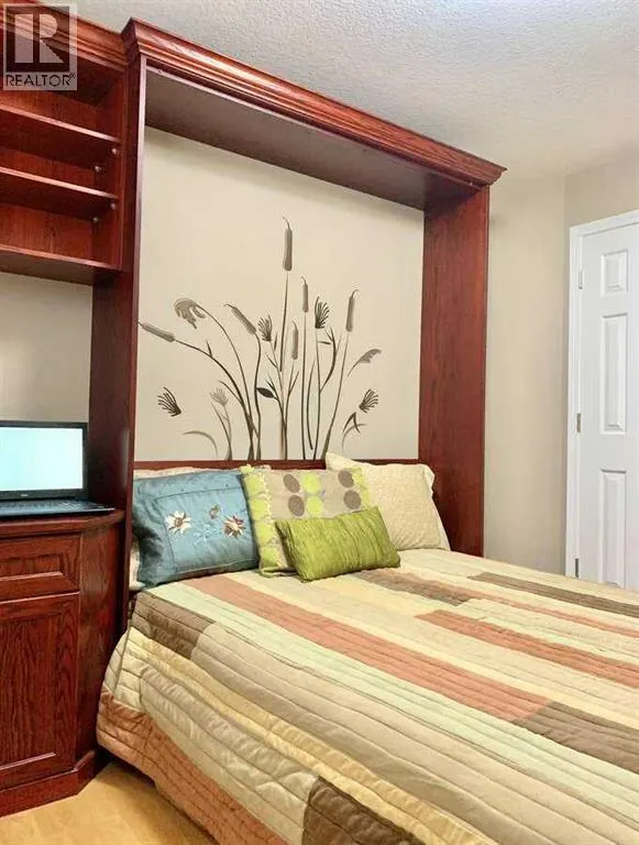 B, 410 Canyon Boulevard W