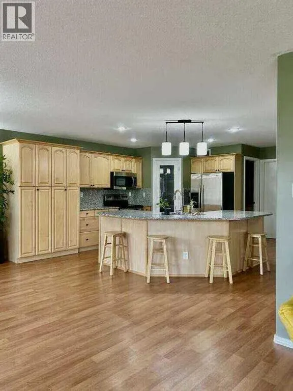 B, 410 Canyon Boulevard W