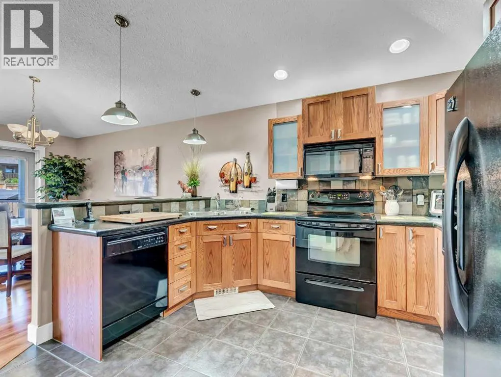 12 Cottonwood Bay SW