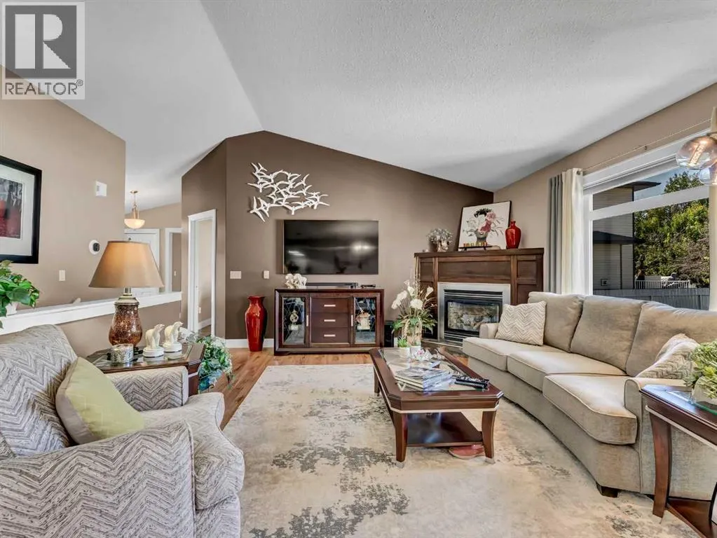 12 Cottonwood Bay SW