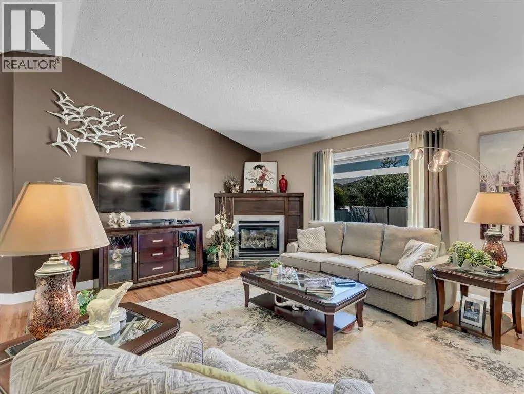 12 Cottonwood Bay SW