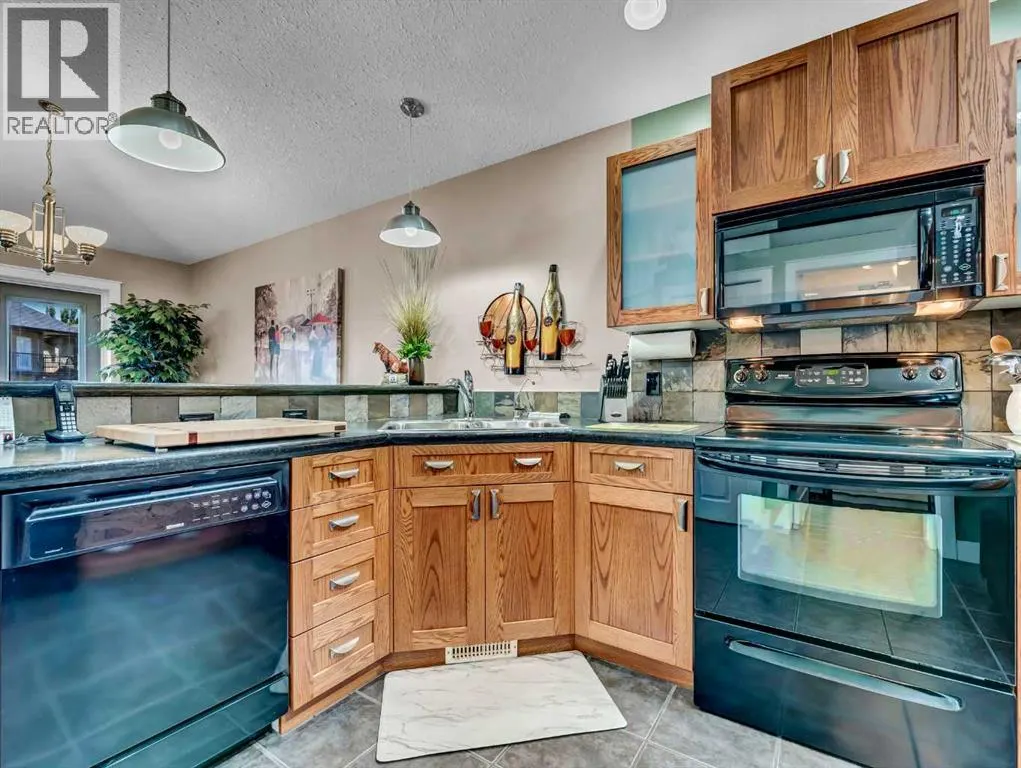 12 Cottonwood Bay SW