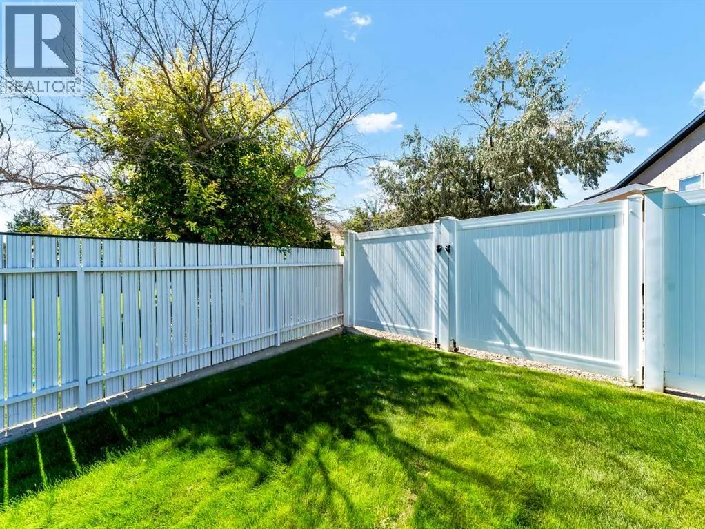 12 Cottonwood Bay SW