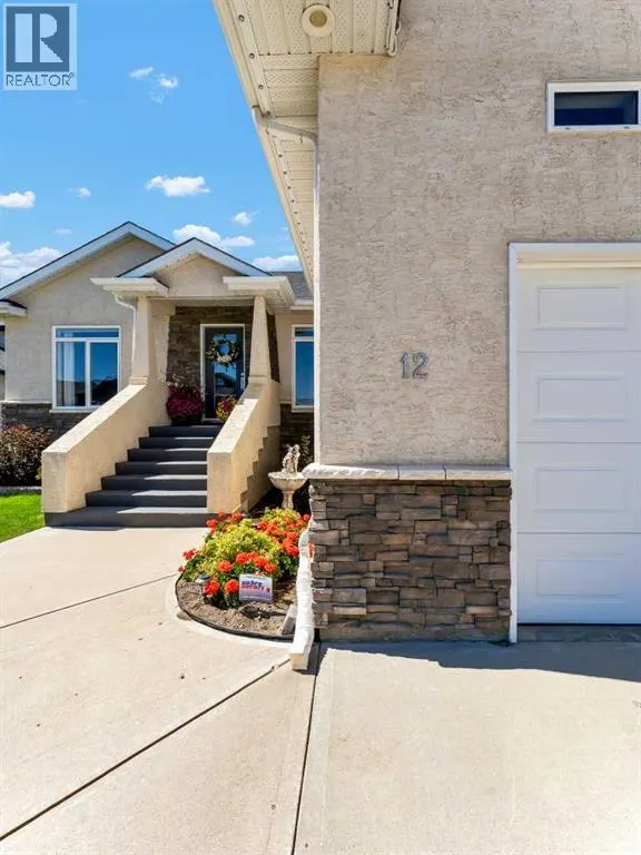 12 Cottonwood Bay SW