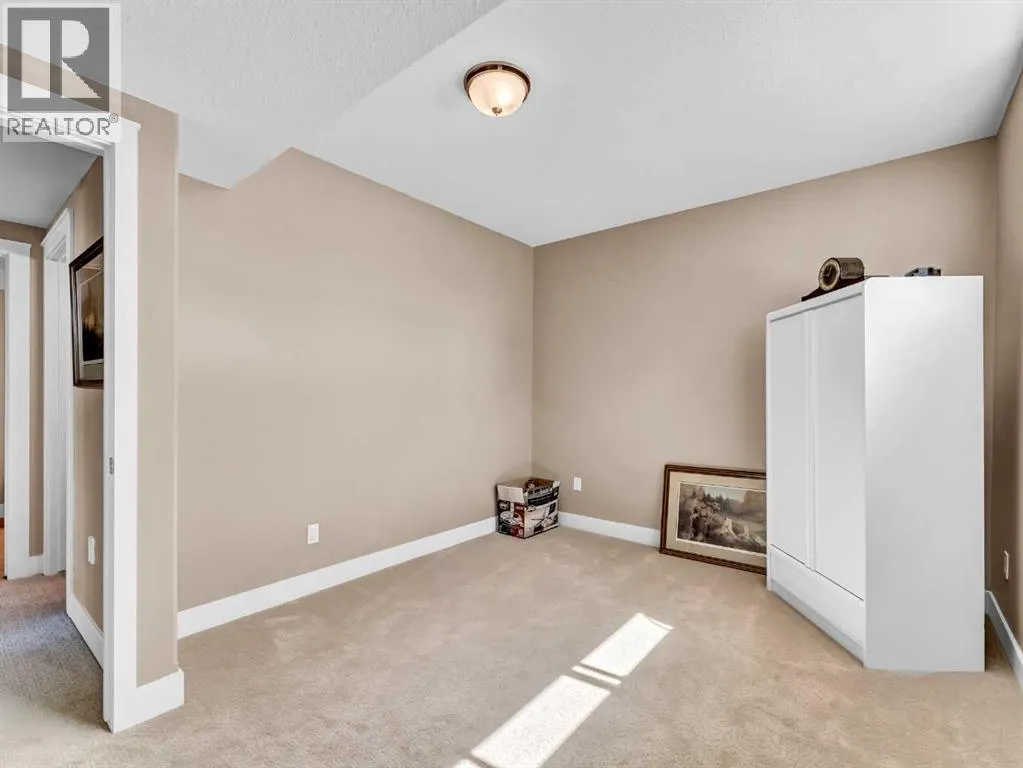 12 Cottonwood Bay SW
