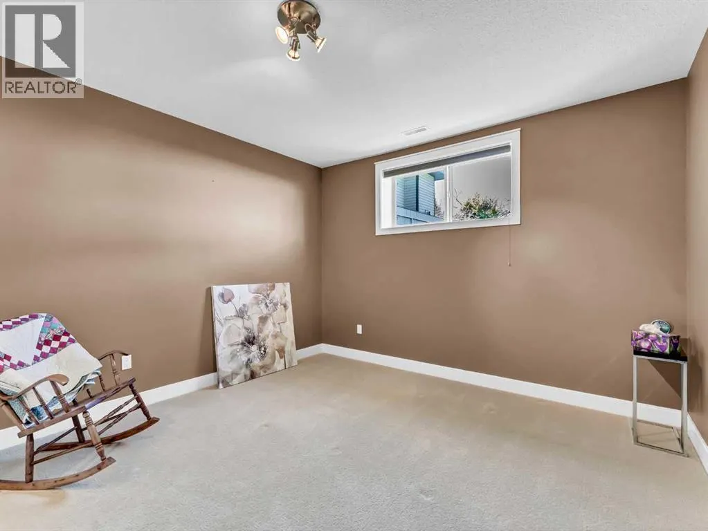 12 Cottonwood Bay SW