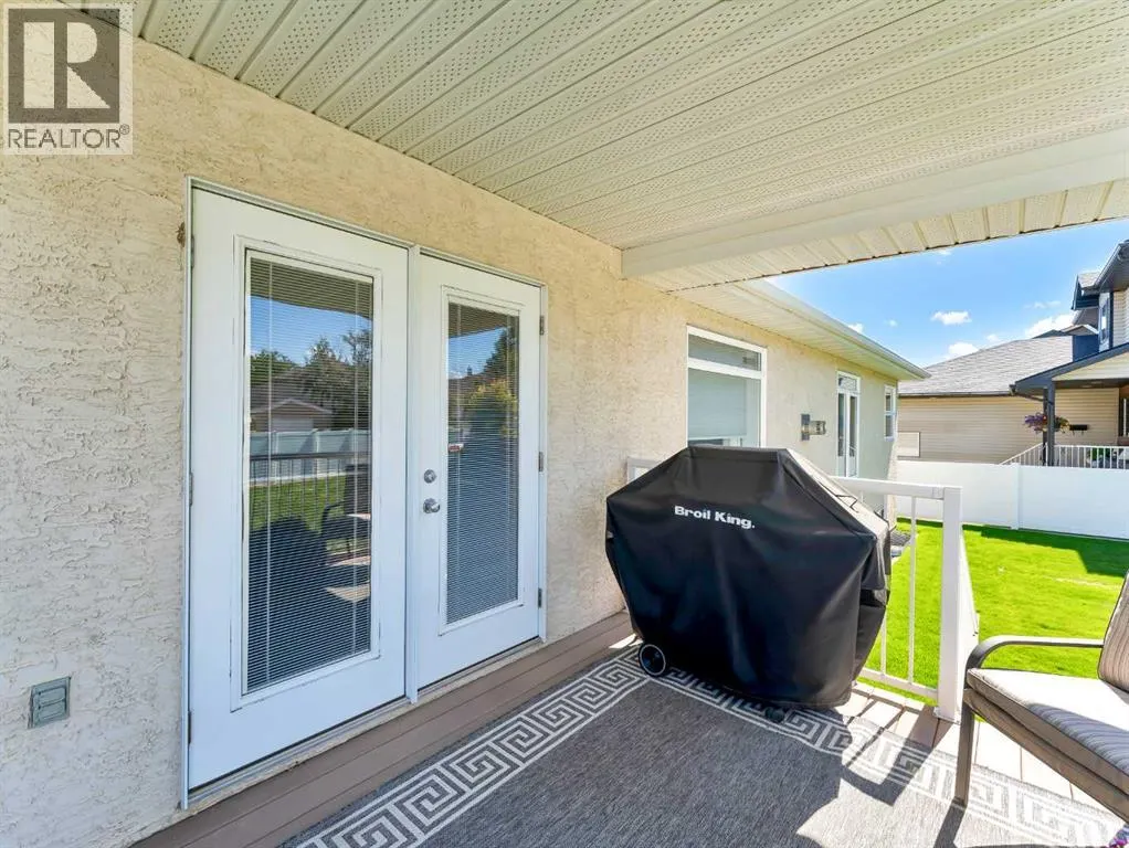 12 Cottonwood Bay SW