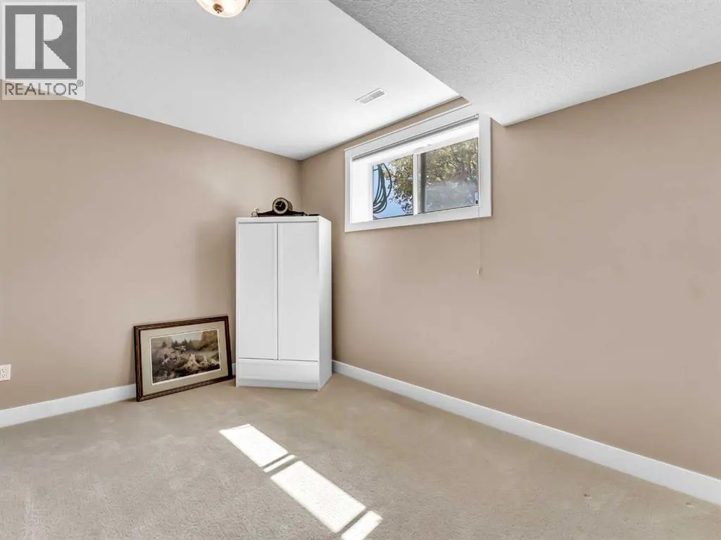 12 Cottonwood Bay SW