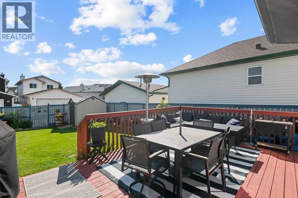 54 Saddlemead Way NE