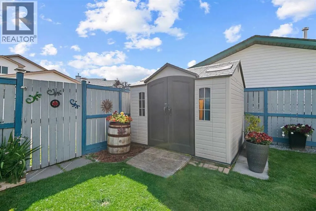 54 Saddlemead Way NE