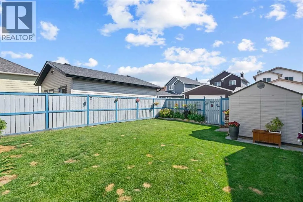 54 Saddlemead Way NE