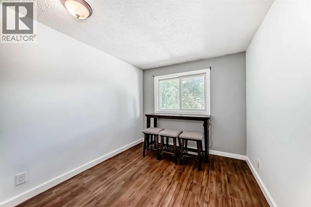 549 Queenston Gardens SE