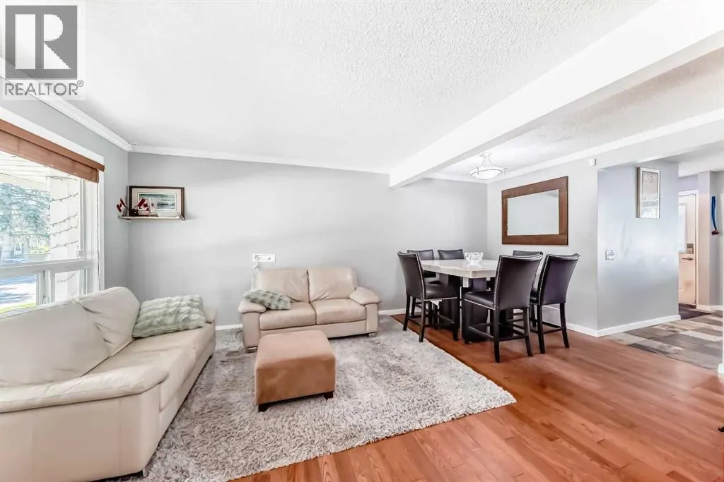 549 Queenston Gardens SE