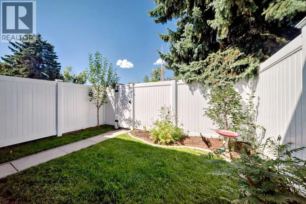 549 Queenston Gardens SE