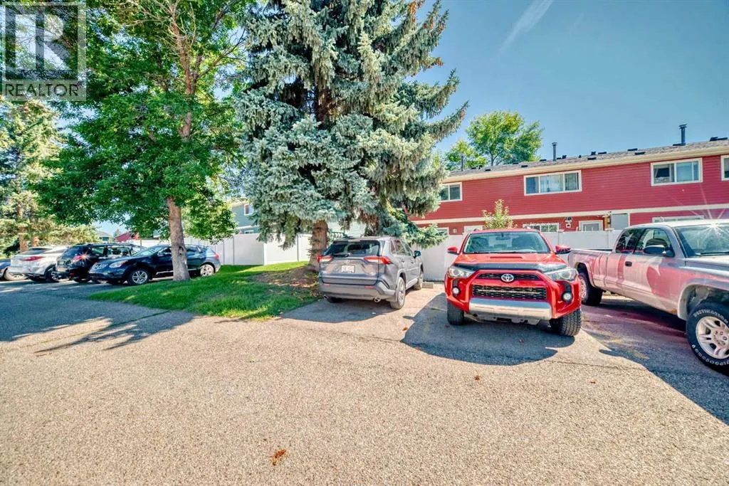549 Queenston Gardens SE