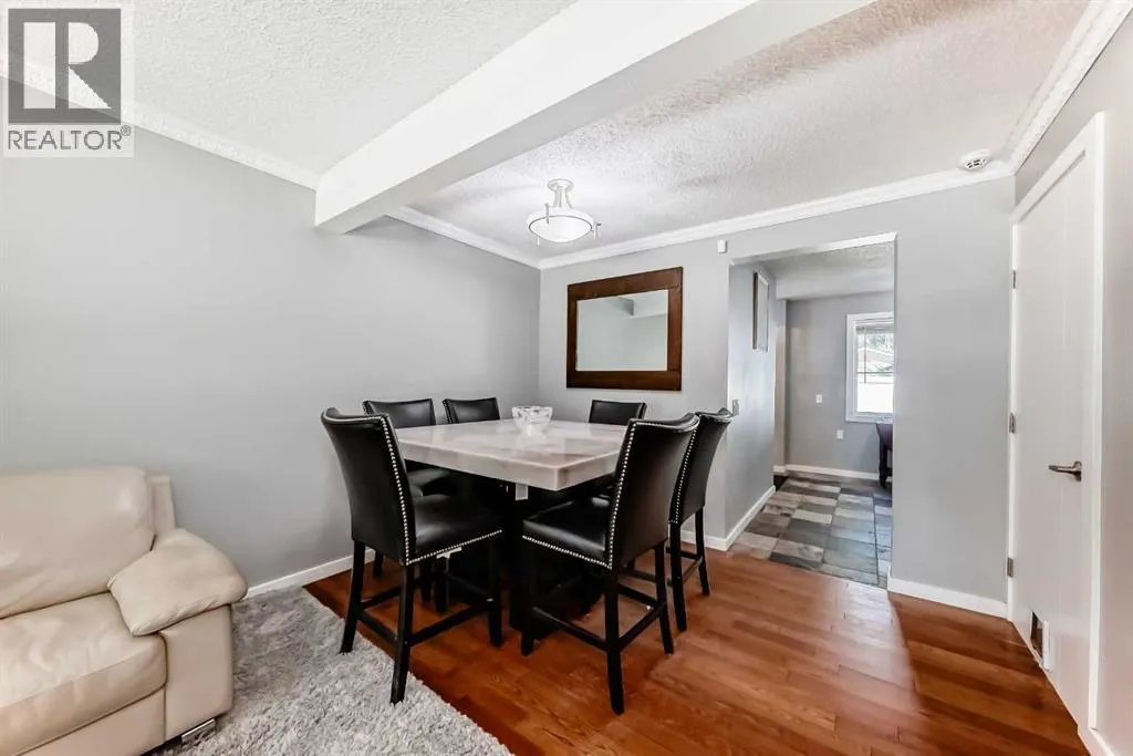 549 Queenston Gardens SE