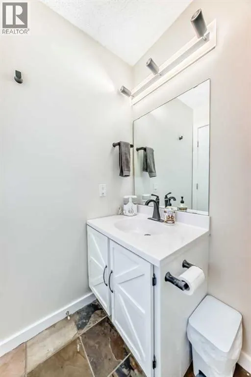 549 Queenston Gardens SE