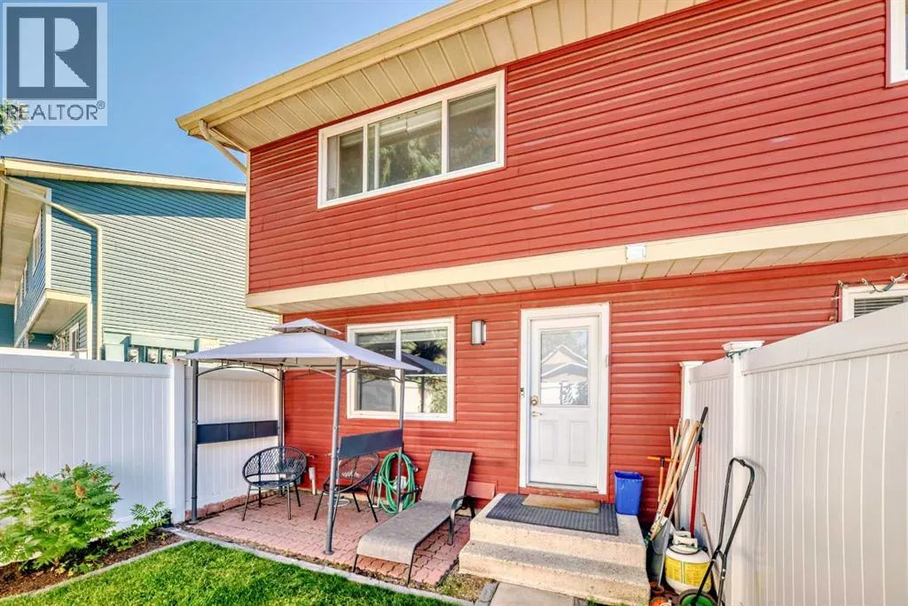 549 Queenston Gardens SE