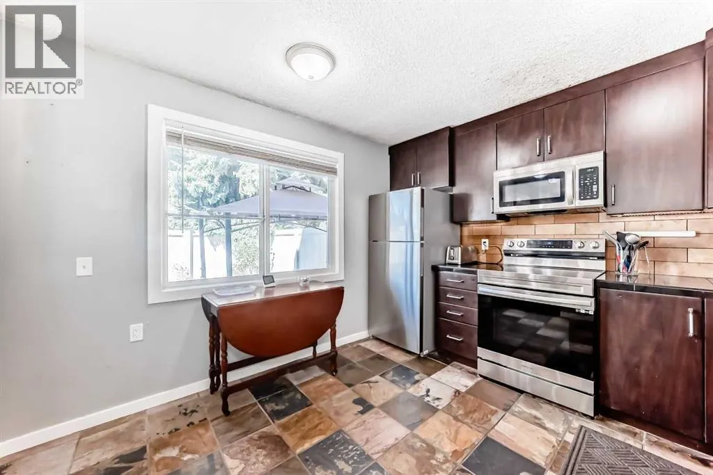 549 Queenston Gardens SE