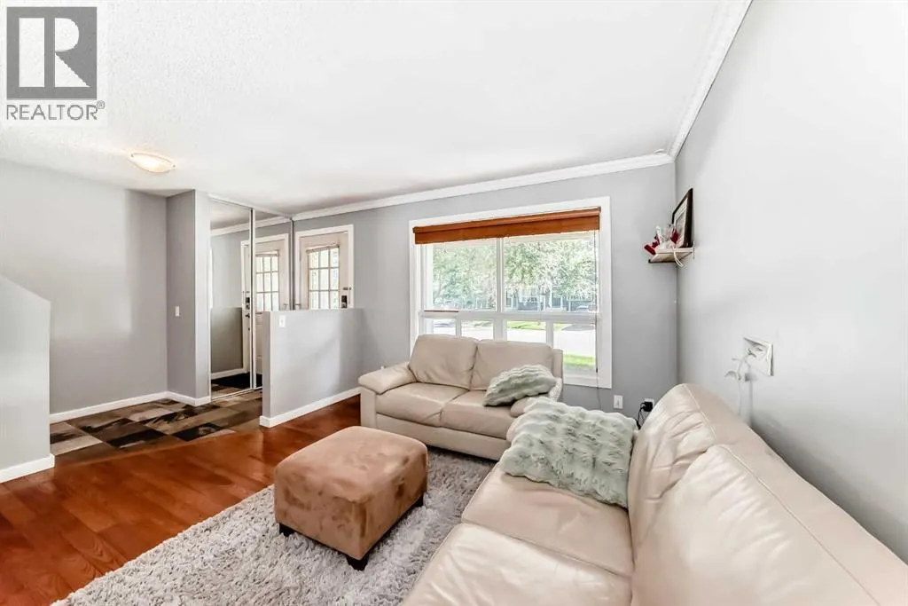 549 Queenston Gardens SE