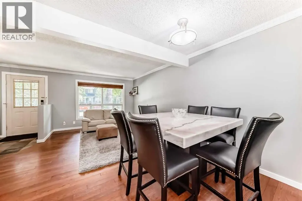 549 Queenston Gardens SE