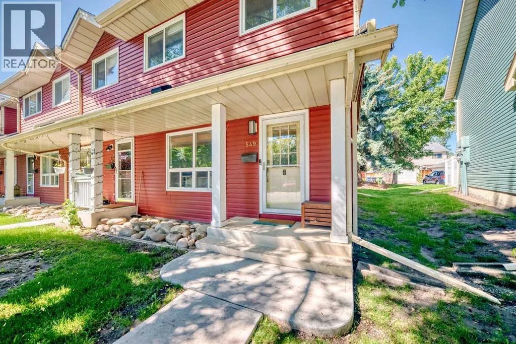 549 Queenston Gardens SE
