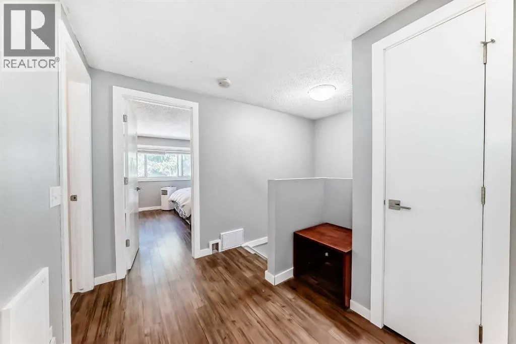 549 Queenston Gardens SE