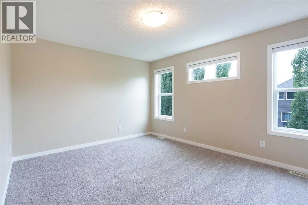 9 Cougar Ridge Rise SW