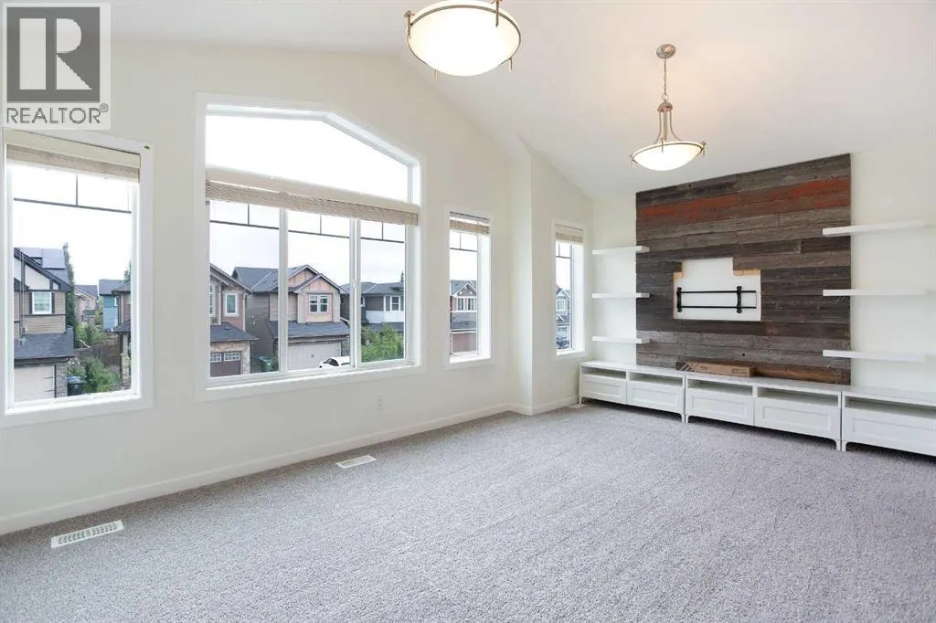 9 Cougar Ridge Rise SW