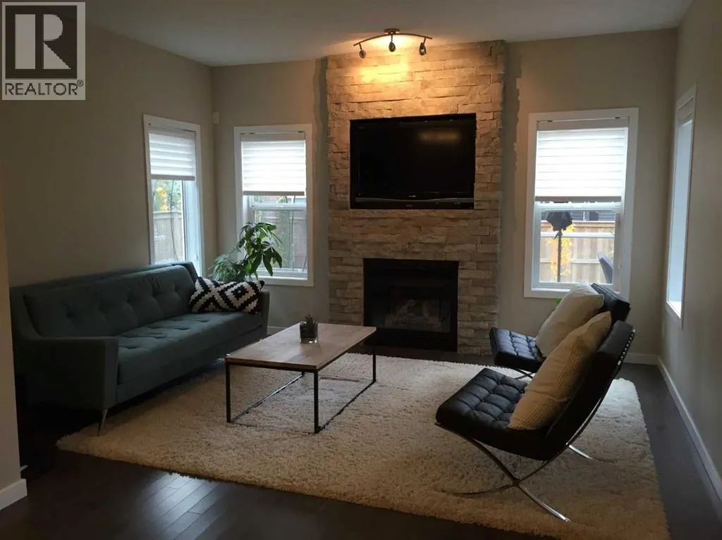 9 Cougar Ridge Rise SW