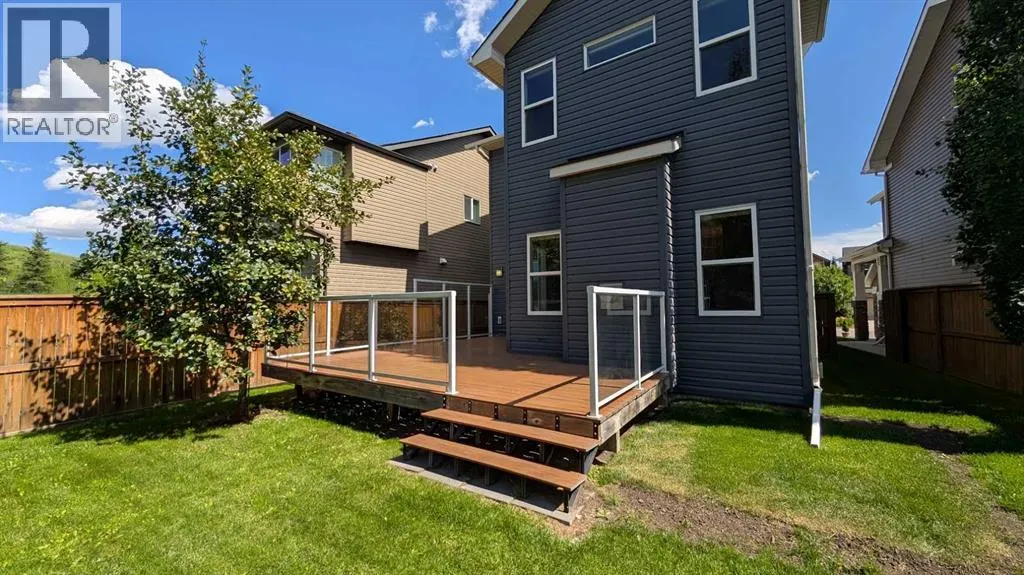 9 Cougar Ridge Rise SW