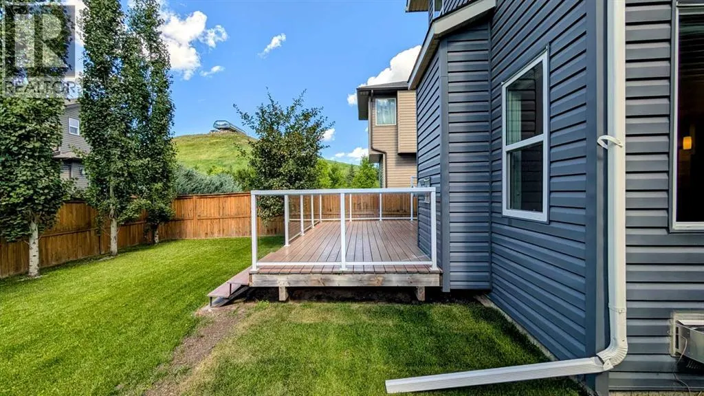 9 Cougar Ridge Rise SW