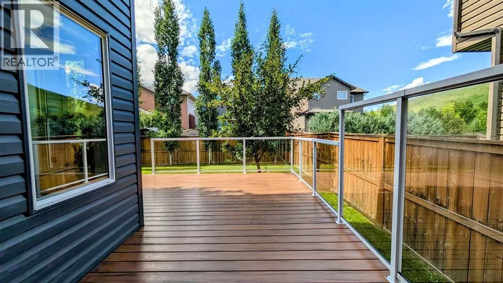 9 Cougar Ridge Rise SW