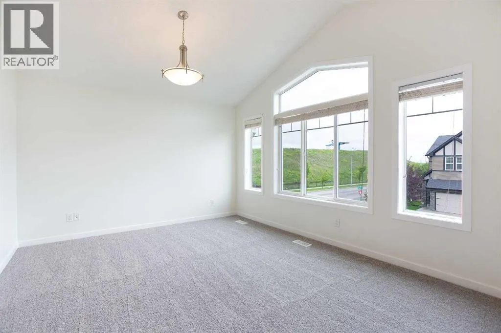 9 Cougar Ridge Rise SW