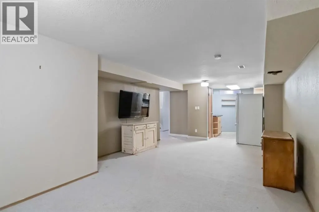 106 Hilltop Crescent