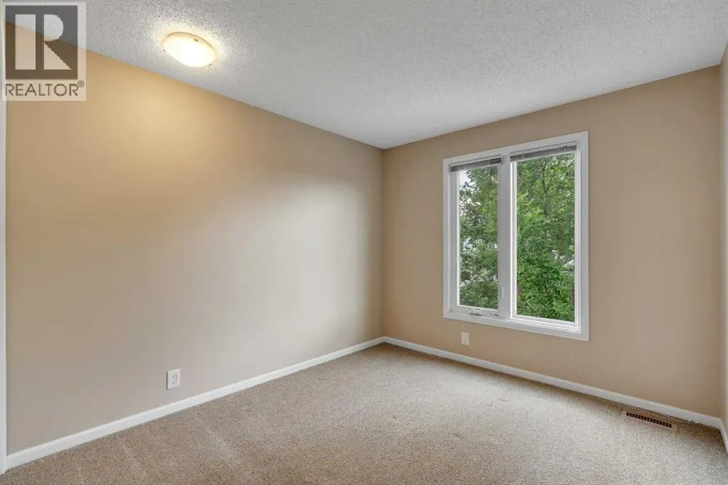22 Coachway Green SW