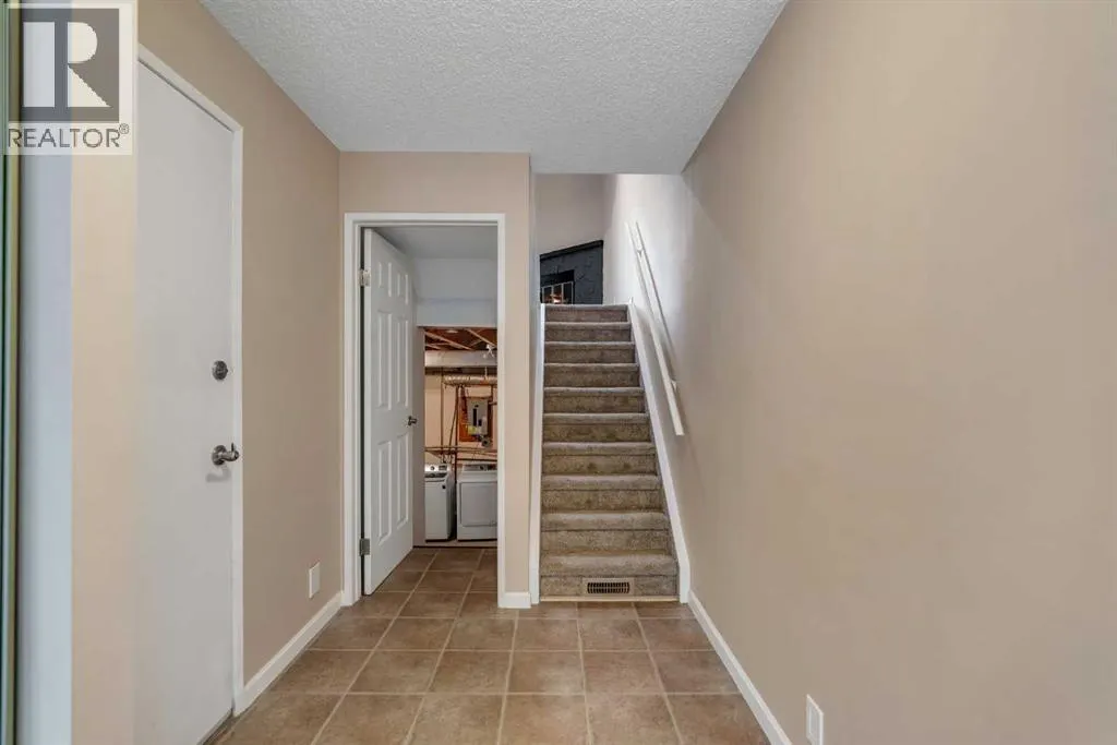22 Coachway Green SW